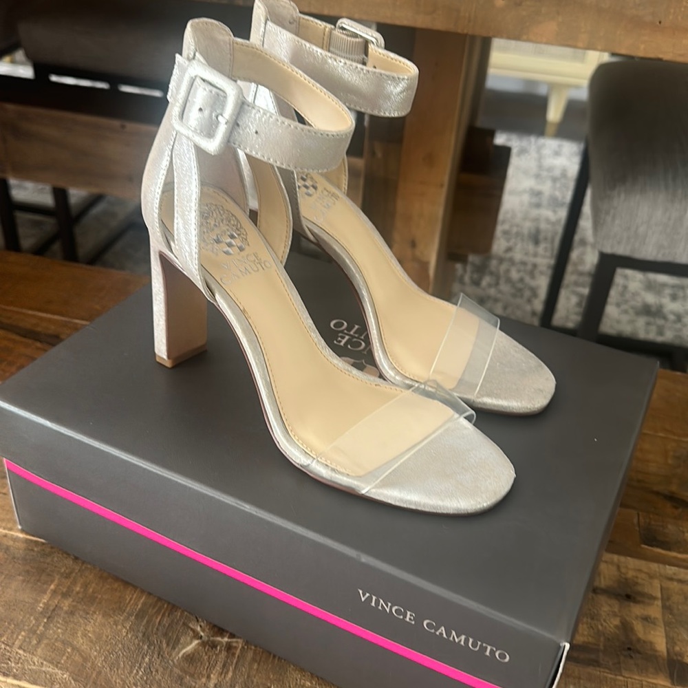 Brand New Vince Camuto Metalic Silver Suede Heels size 6